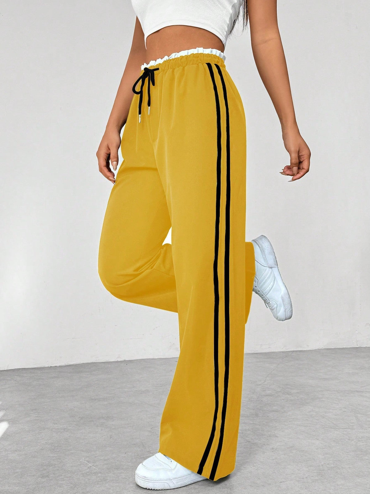Lara - Spodnie damskie szerokie | Podwójne paski po bokach, luźne nogawki | Sportowy styl casual