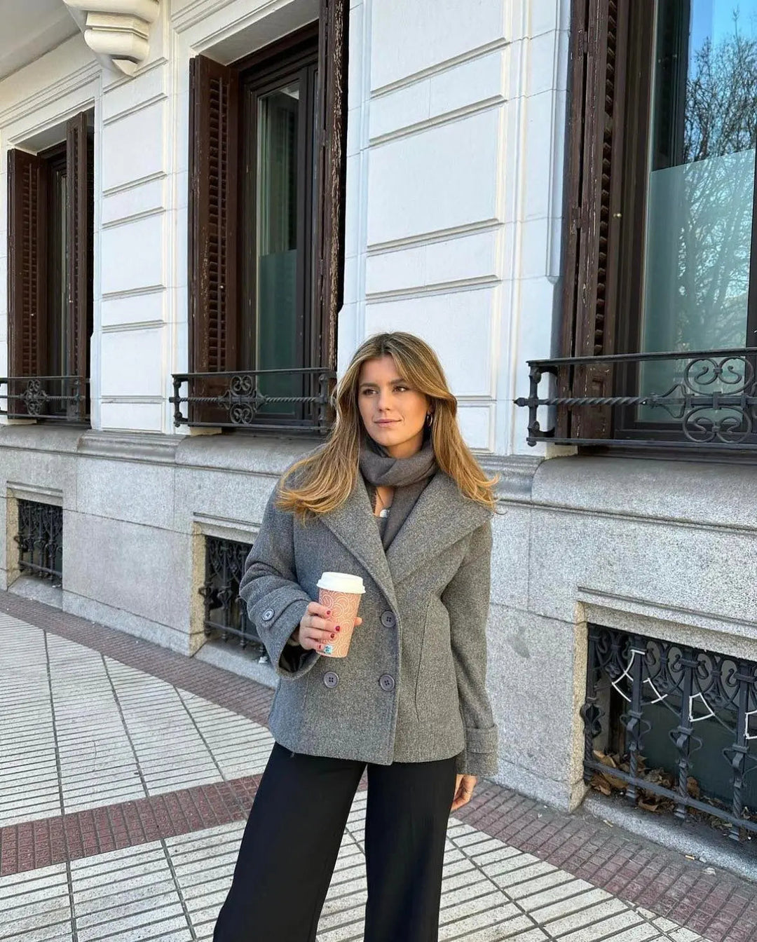 Alina - Płaszcz damski z podwójnym zapięciem | Dopasowany krój, elegancki kołnierz | Klasyczny styl na jesień