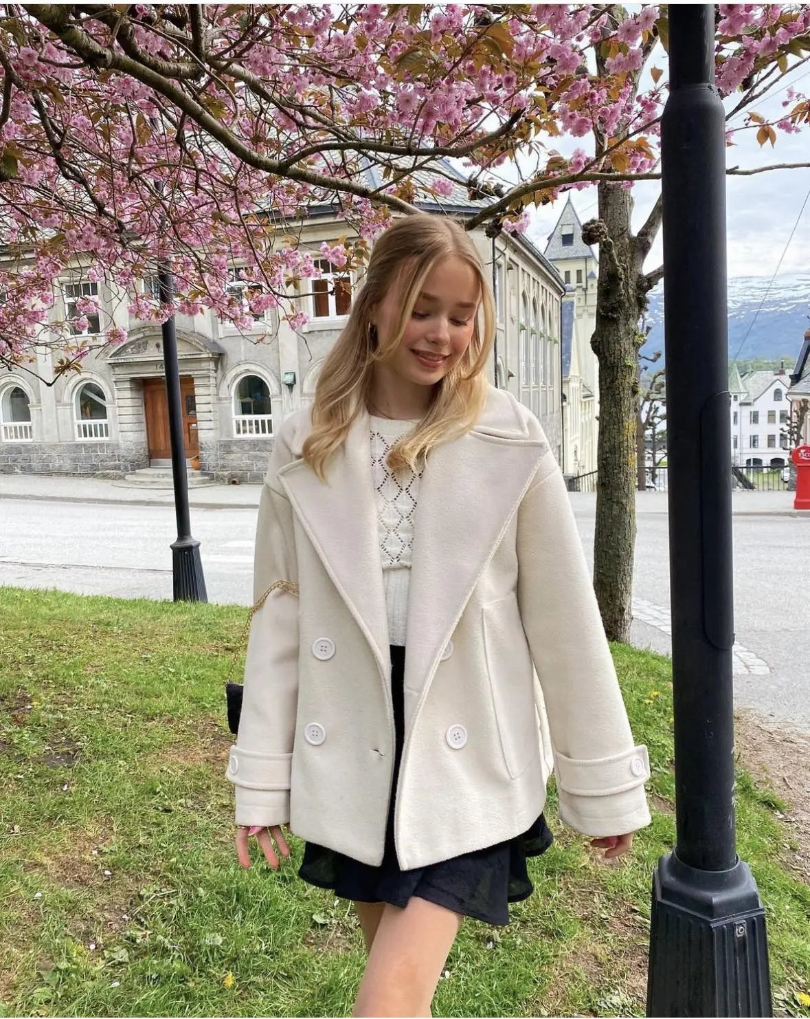 Alina - Płaszcz damski z podwójnym zapięciem | Dopasowany krój, elegancki kołnierz | Klasyczny styl na jesień