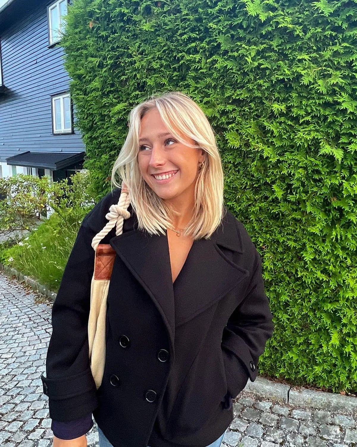 Alina - Płaszcz damski z podwójnym zapięciem | Dopasowany krój, elegancki kołnierz | Klasyczny styl na jesień