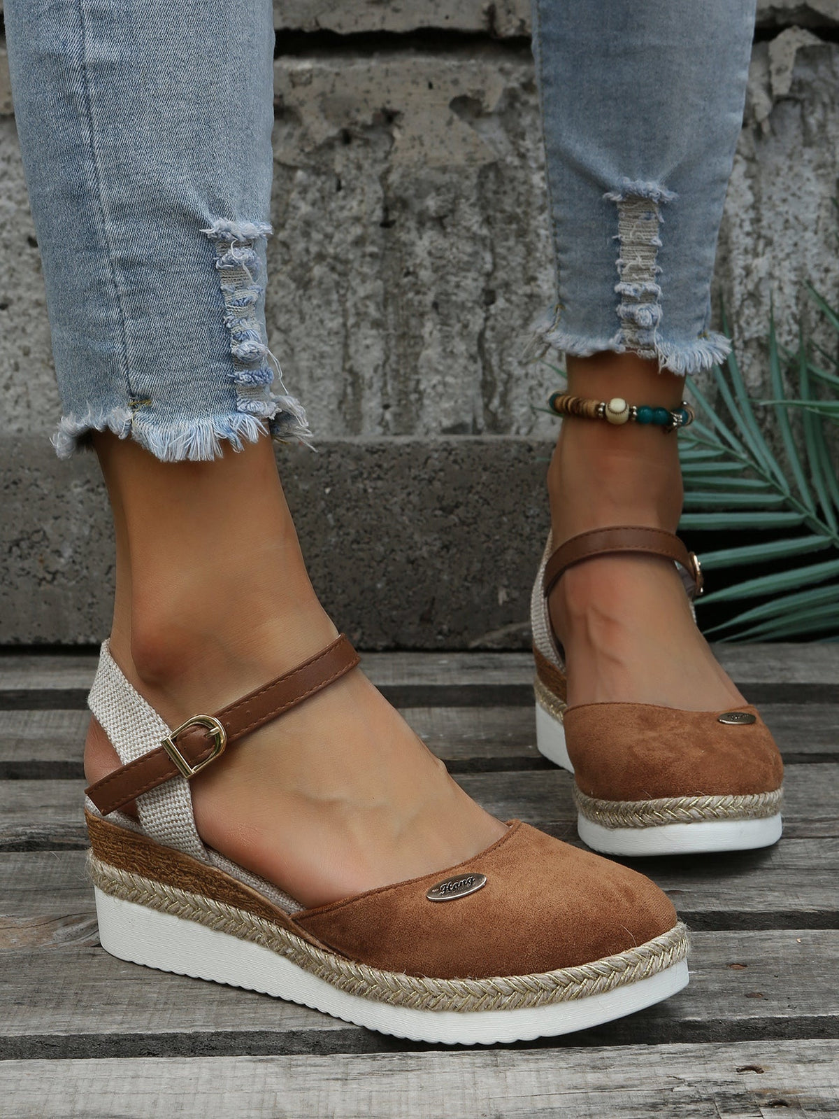 Espadryle damskie | koturn, plecione detale