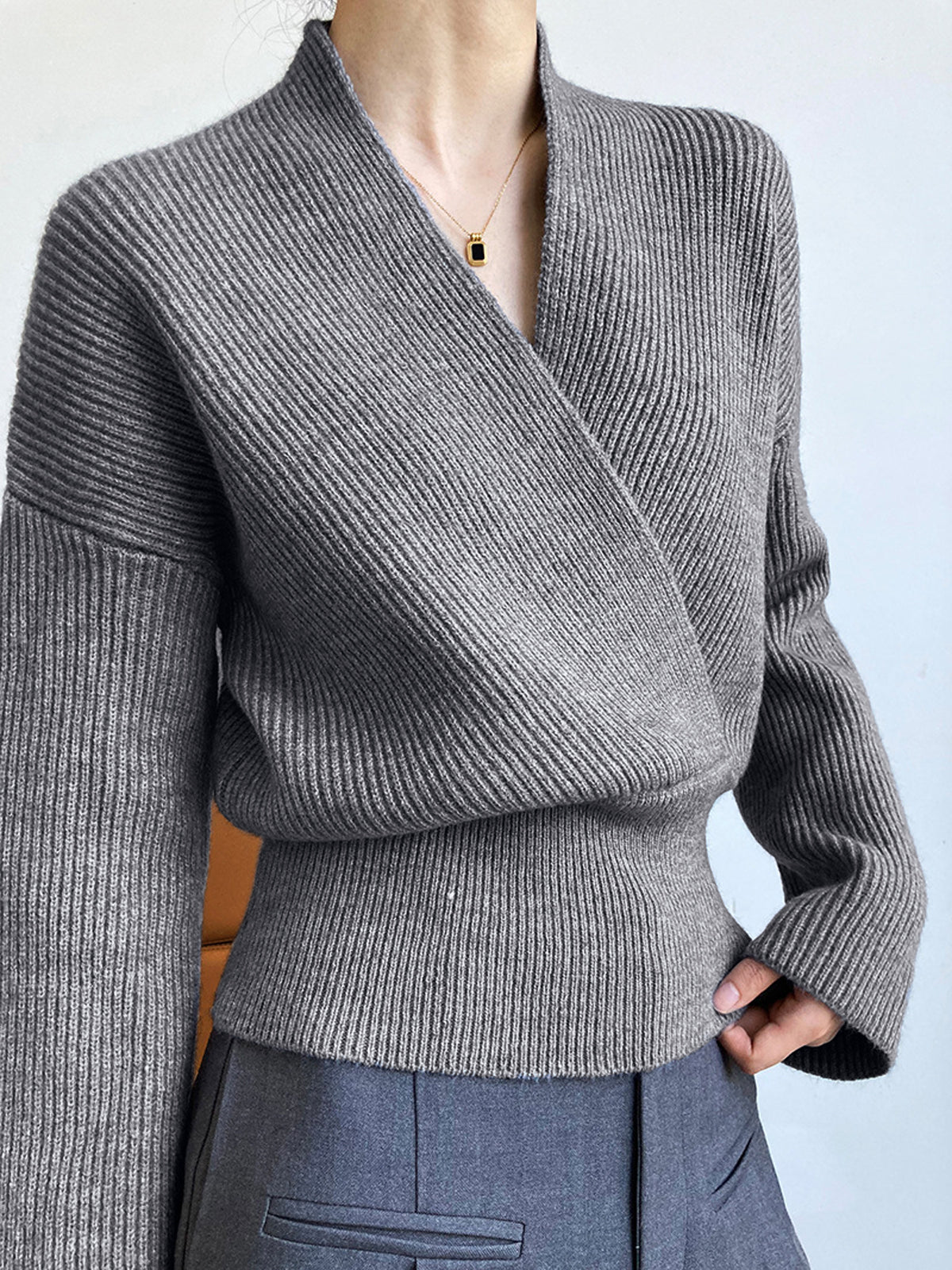 Sweter damski | kopertowy, dekolt V