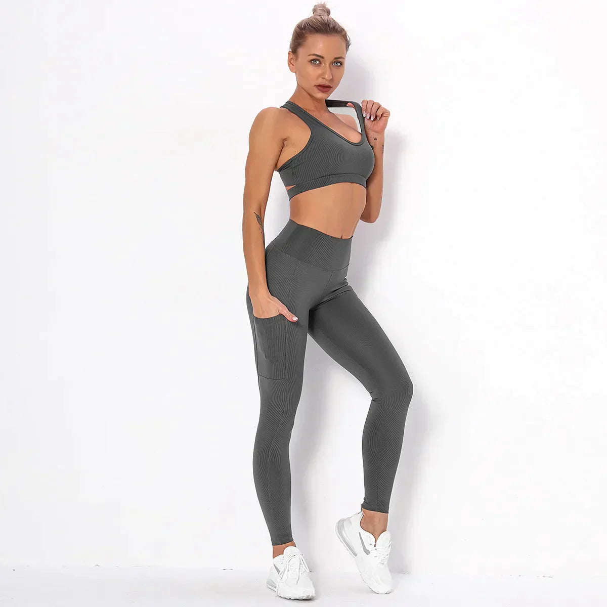 Dres sportowy damski | funkcjonalne kieszenie