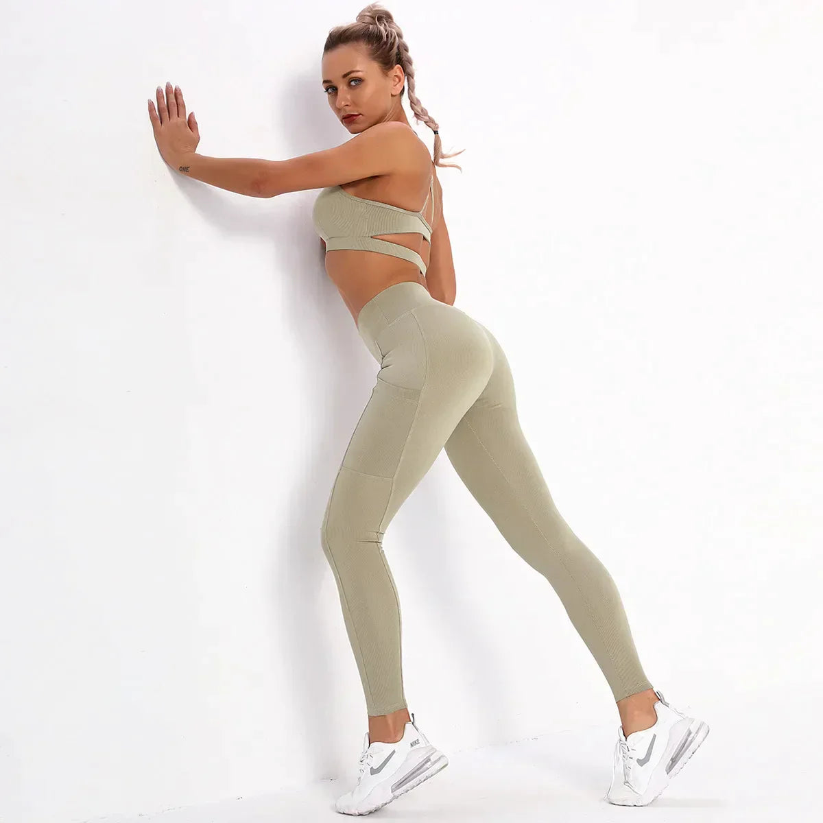 Dres sportowy damski | funkcjonalne kieszenie