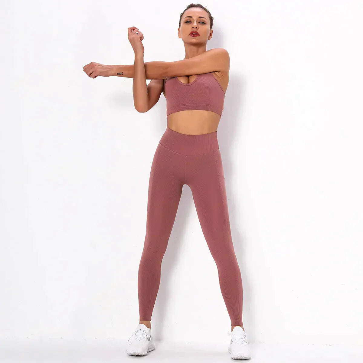 Dres sportowy damski | funkcjonalne kieszenie