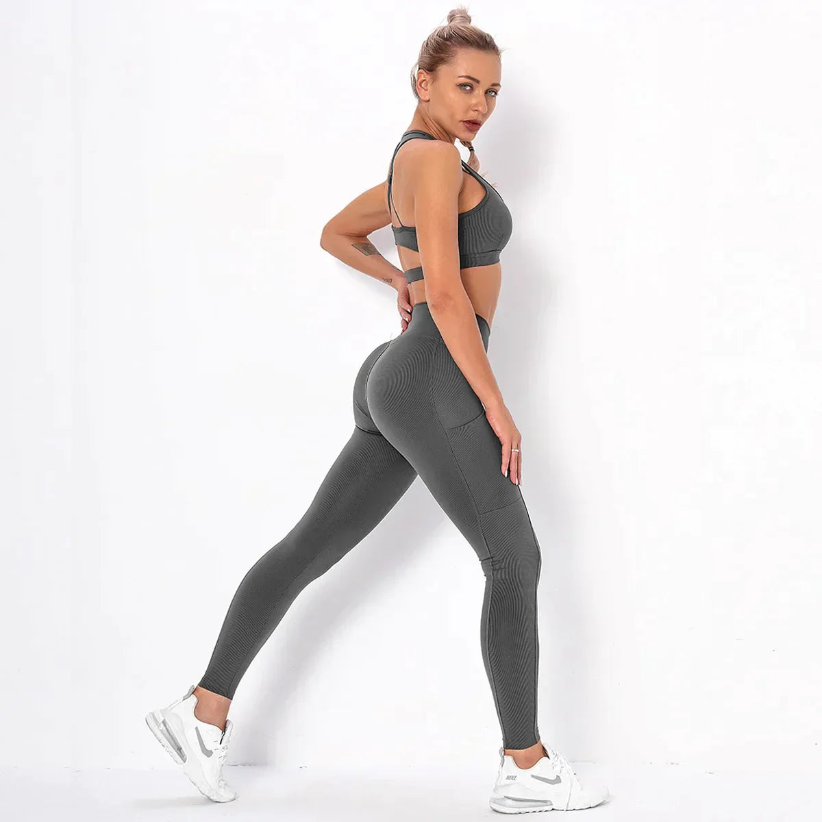 Dres sportowy damski | funkcjonalne kieszenie