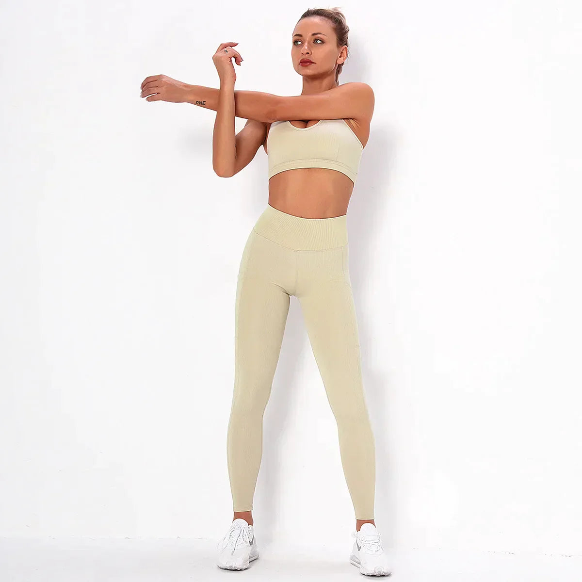 Dres sportowy damski | funkcjonalne kieszenie