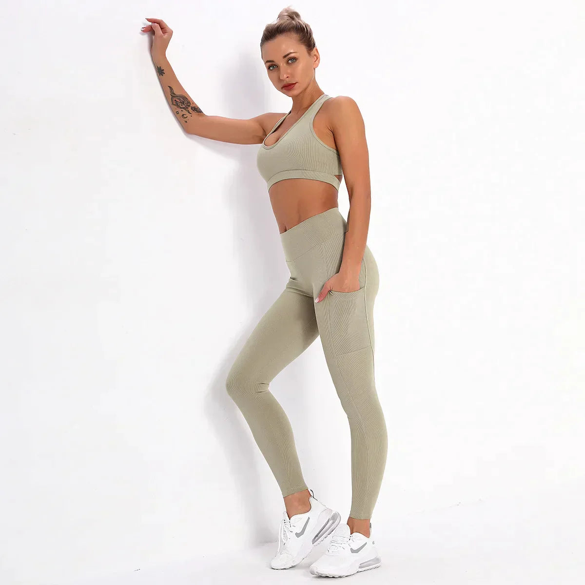 Dres sportowy damski | funkcjonalne kieszenie