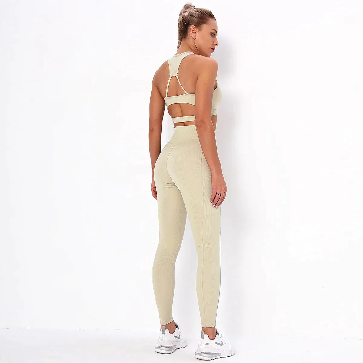 Dres sportowy damski | funkcjonalne kieszenie