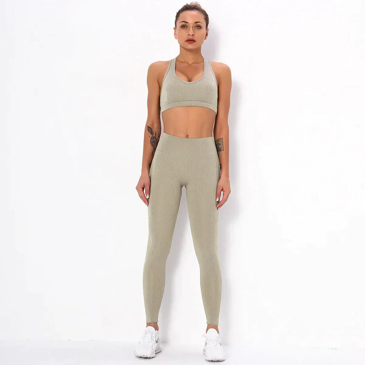 Dres sportowy damski | funkcjonalne kieszenie