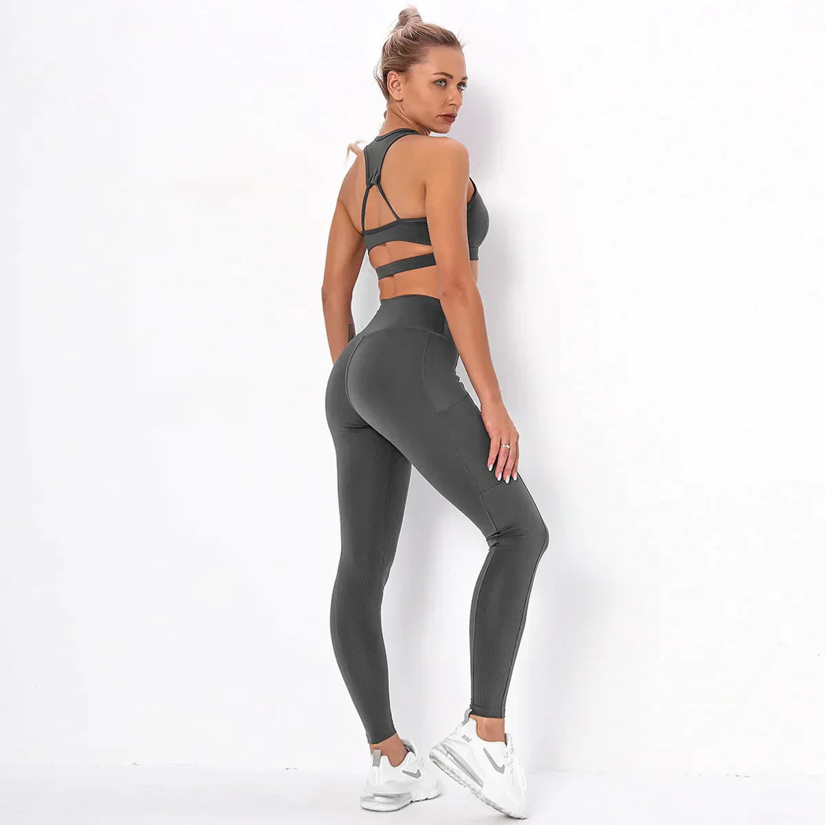 Dres sportowy damski | funkcjonalne kieszenie