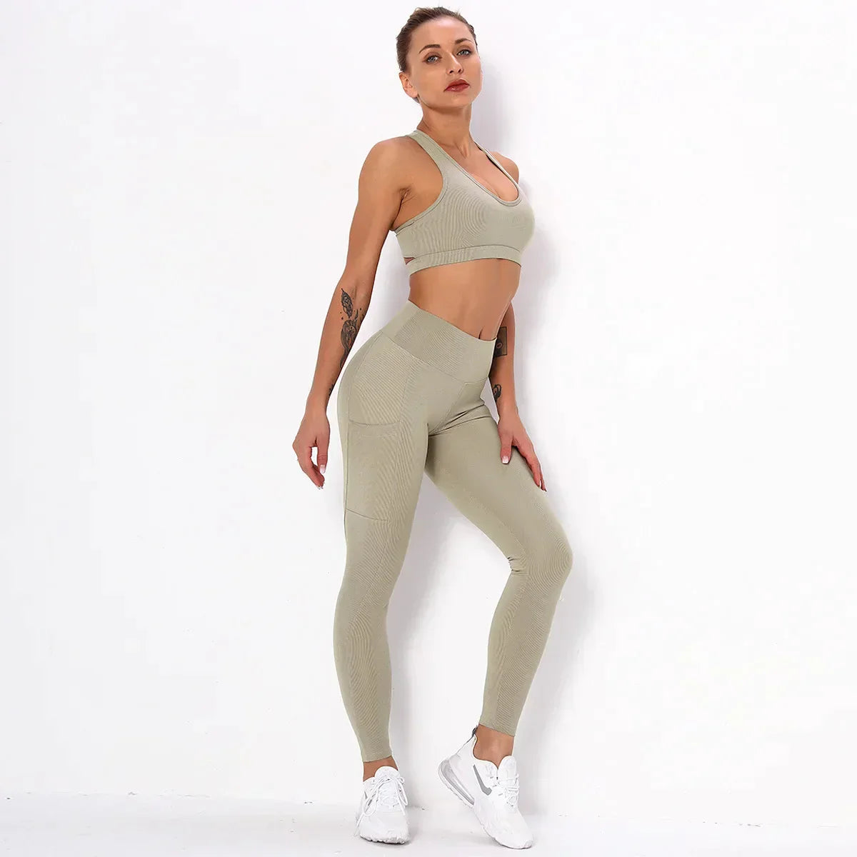 Dres sportowy damski | funkcjonalne kieszenie
