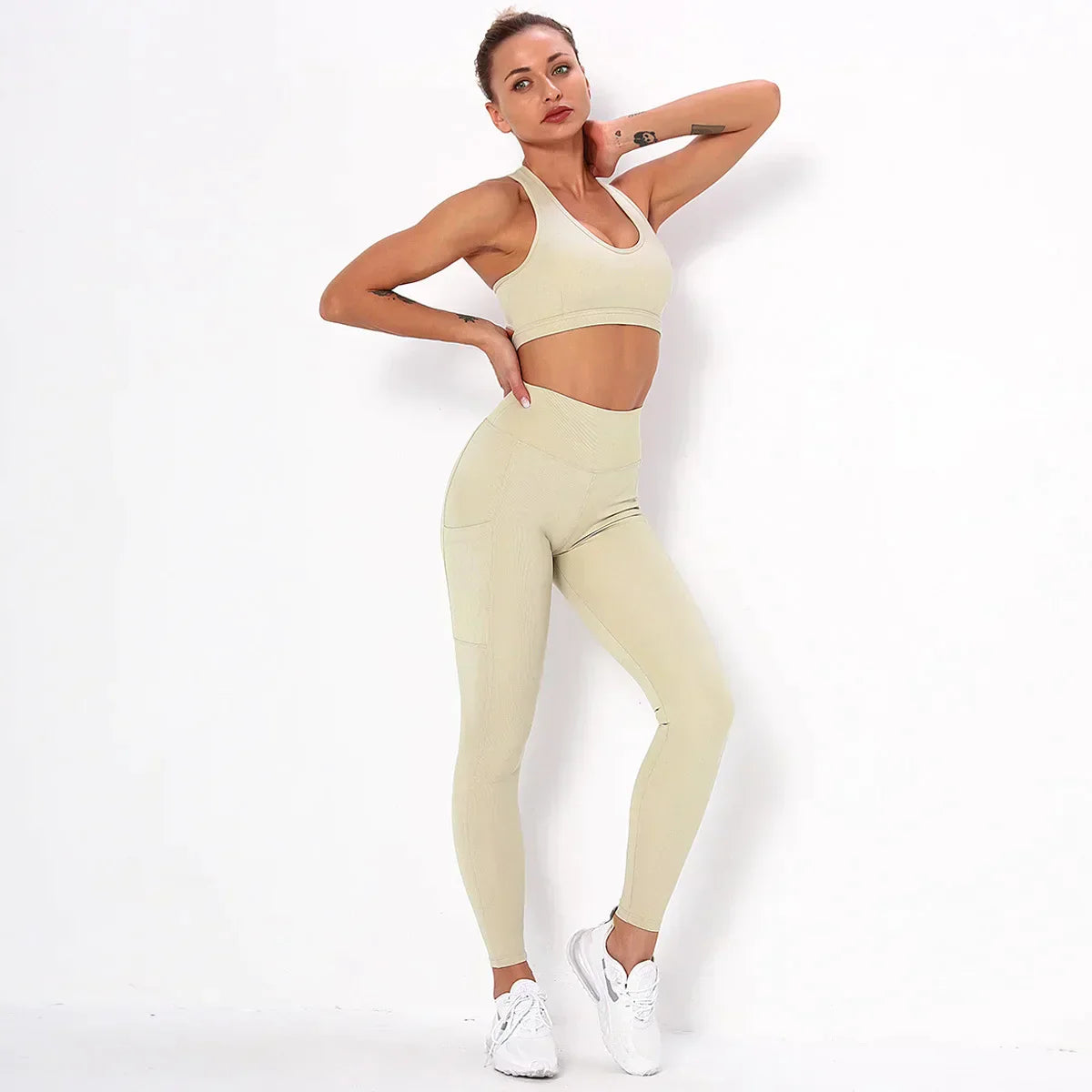 Dres sportowy damski | funkcjonalne kieszenie