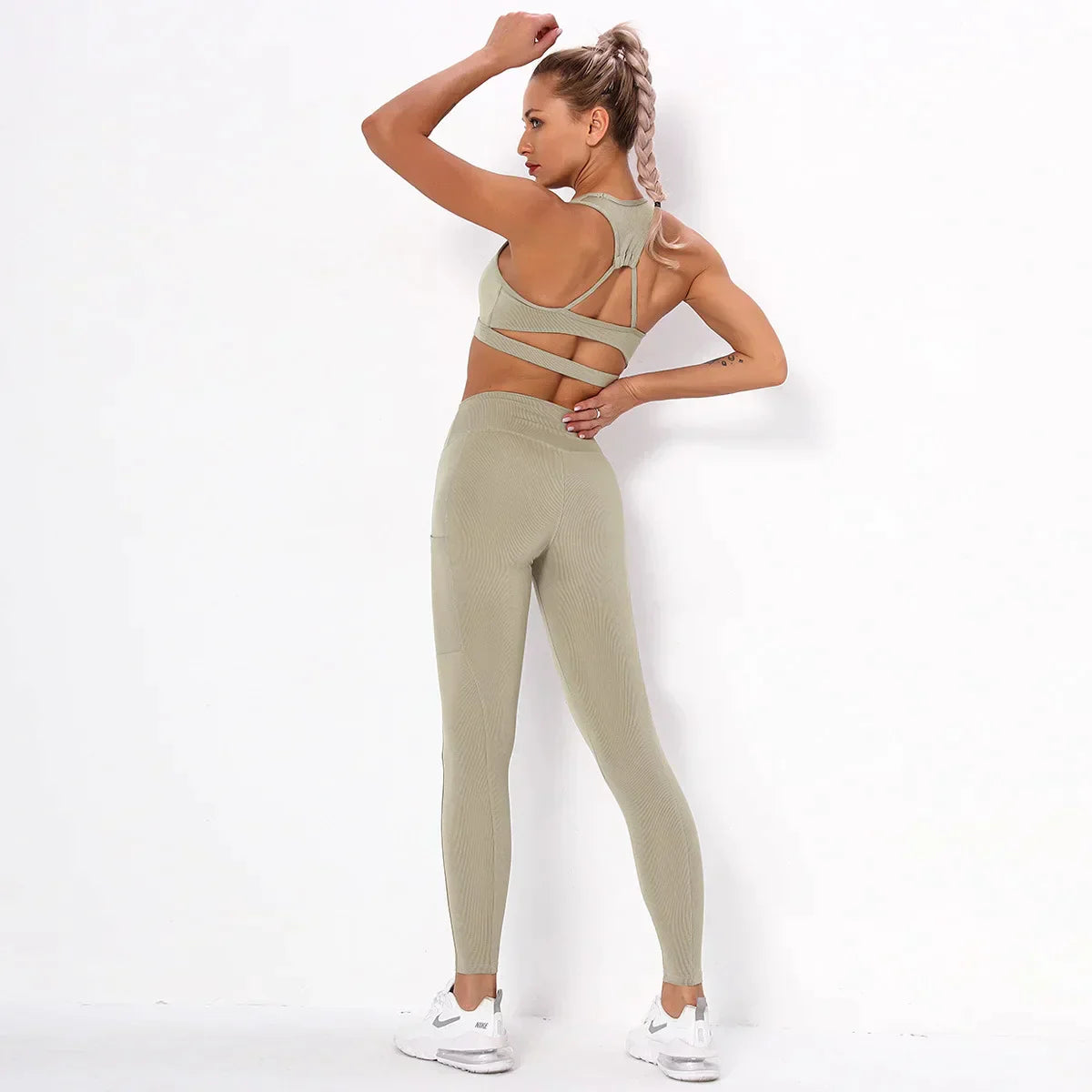 Dres sportowy damski | funkcjonalne kieszenie