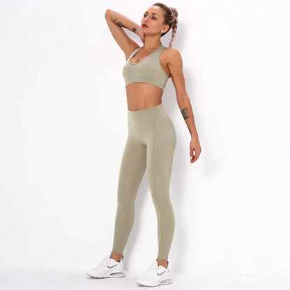 Dres sportowy damski | funkcjonalne kieszenie