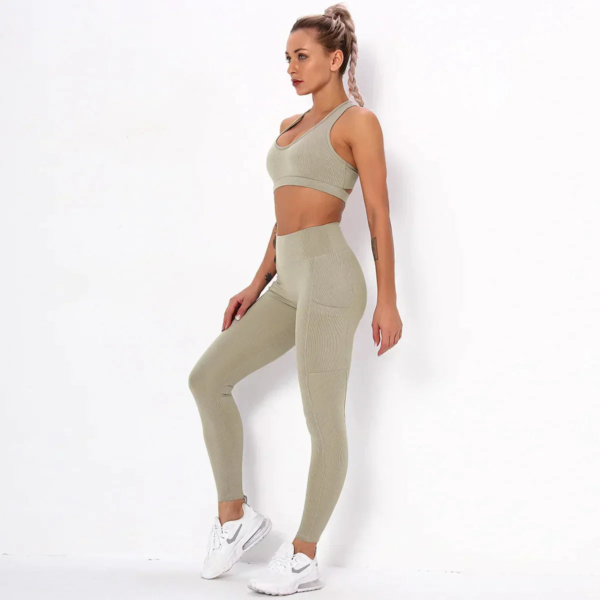 Dres sportowy damski | funkcjonalne kieszenie
