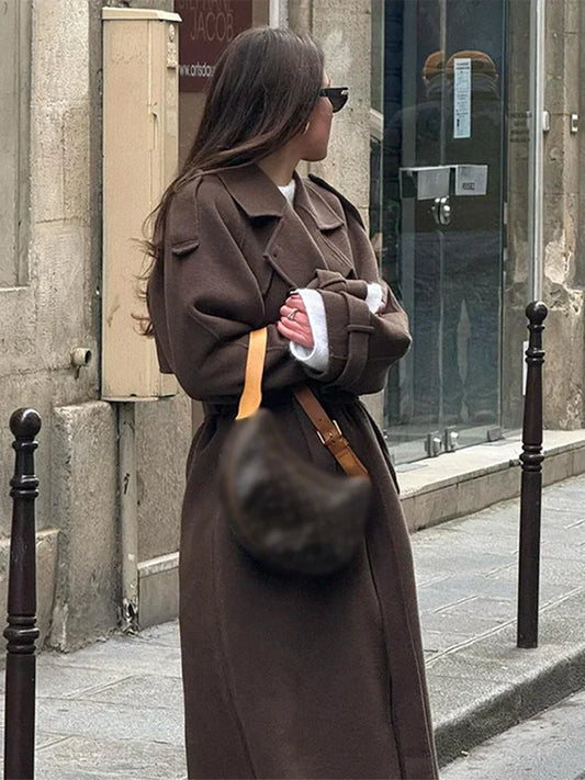 Płaszcz damski długi z paskiem | Podwójne zapięcie, kołnierz, wiązany pasek | Elegancki styl na jesień i zimę