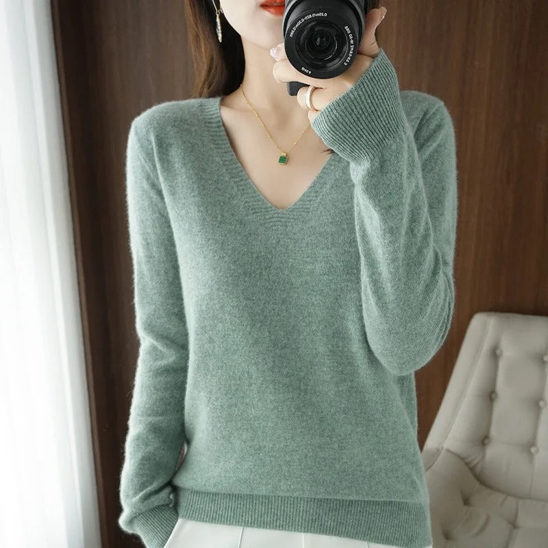 Sweter damski | dekolt V, strukturalne mankiety
